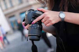 Convierte tu pasión en ganancias: Cómo monetizar tus fotografías y vídeos