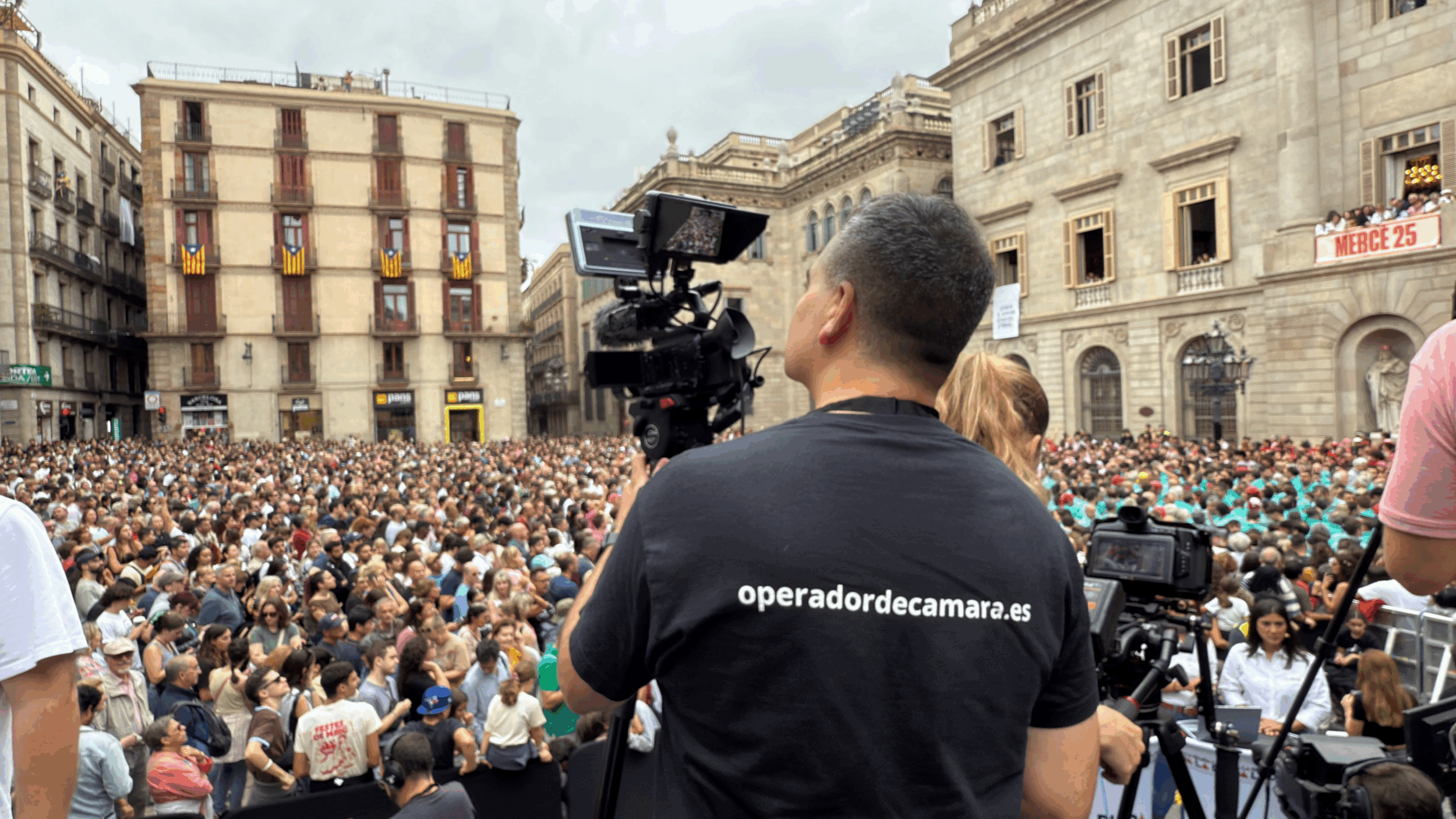 Jornada castellera en la Plaça Sant Jaume de Barcelona por La mercè 2025.