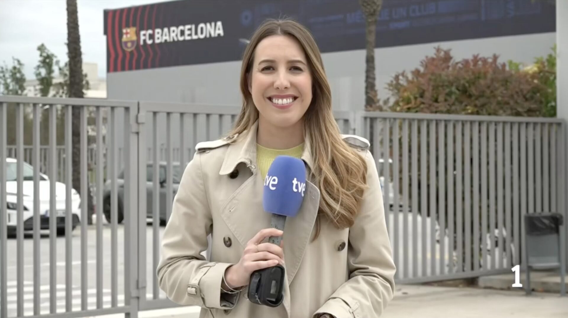 Entreno y rueda de prensa del Barça femenino para TVE Catalunya – operador de cámara de televisión en Barcelona