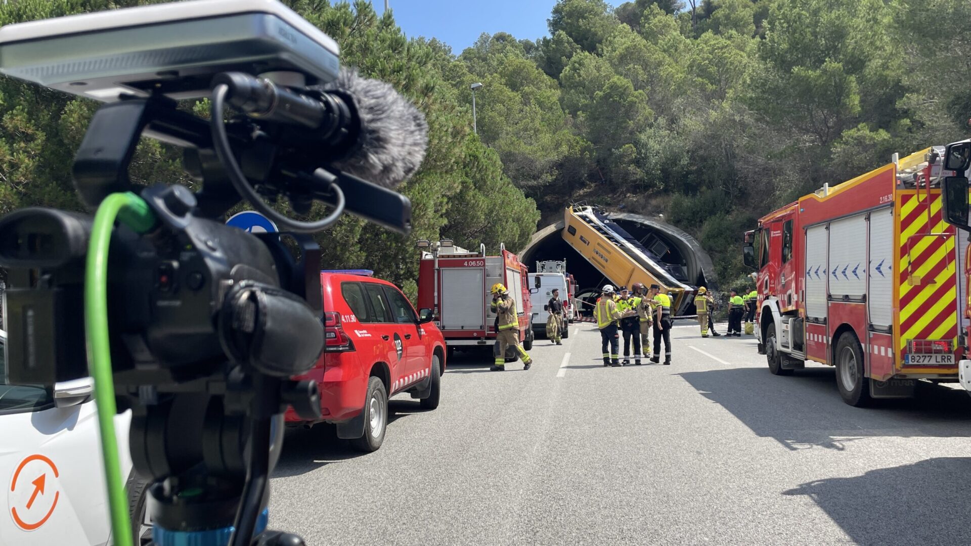 Accidente de un autocar en Pineda de Mar – operador de cámara de televisión en Barcelona